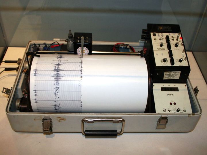 Seismometers Explained: Earthquake Detection Technology, Working Principles, and Seismic Monitoring Insights