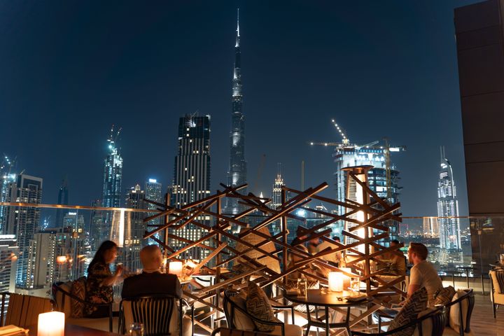 Luxury Rooftop Gatherings: Poolside Ambiance, Event Layouts, and Celebration Concepts