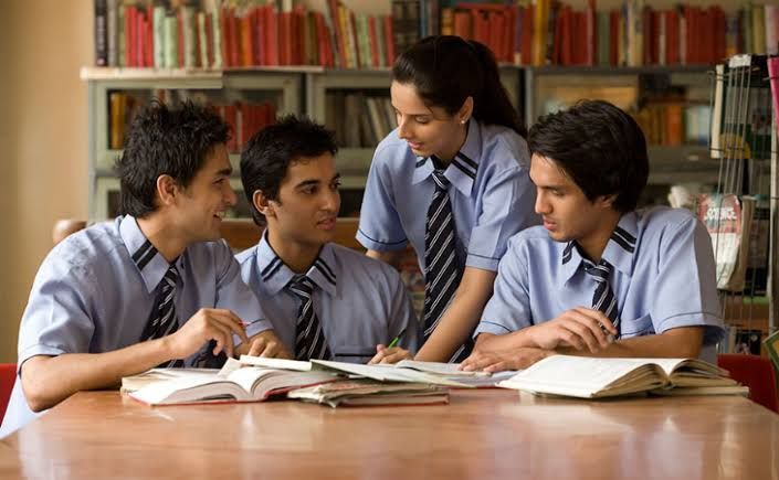 How to Choose a Course and Degree: Eligibility, Subjects, Career Path & Education Planning Guide