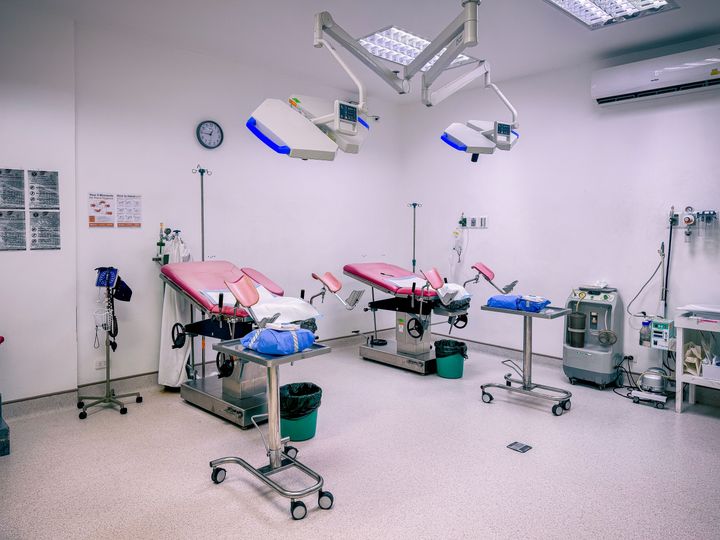 Modern Delivery Beds Explained: Design, Safety Features, and Hospital Applications