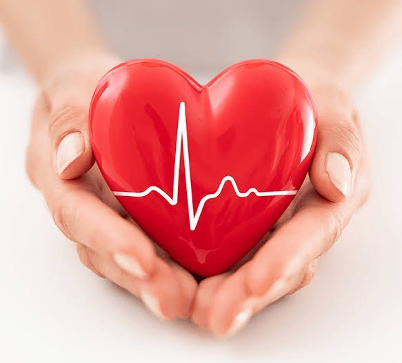 Understanding Heart Health Warning Signs: Risk Factors, Symptoms Awareness, and Preventive Health Insight