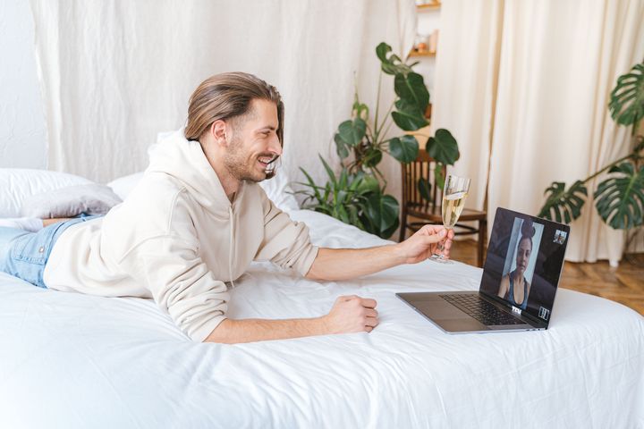 Online Dating Platforms Explained: Safety Awareness, Relationship Concepts, and Modern Dating Trends