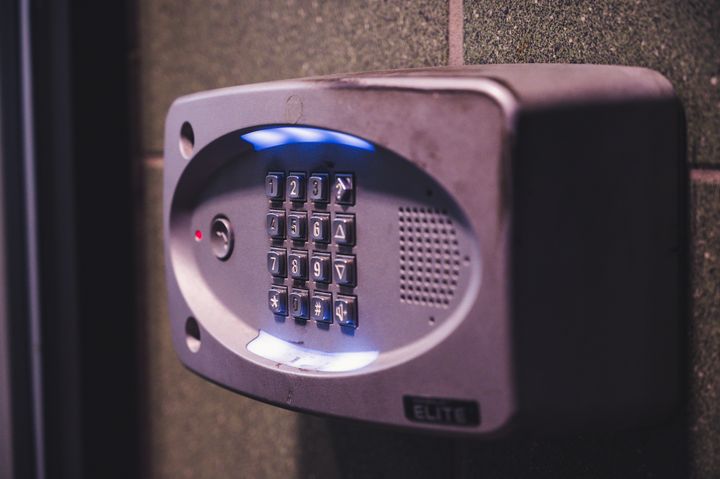 Modern Security Systems for Residences and Hotels: Technologies, Safety Practices, and Industry Insights