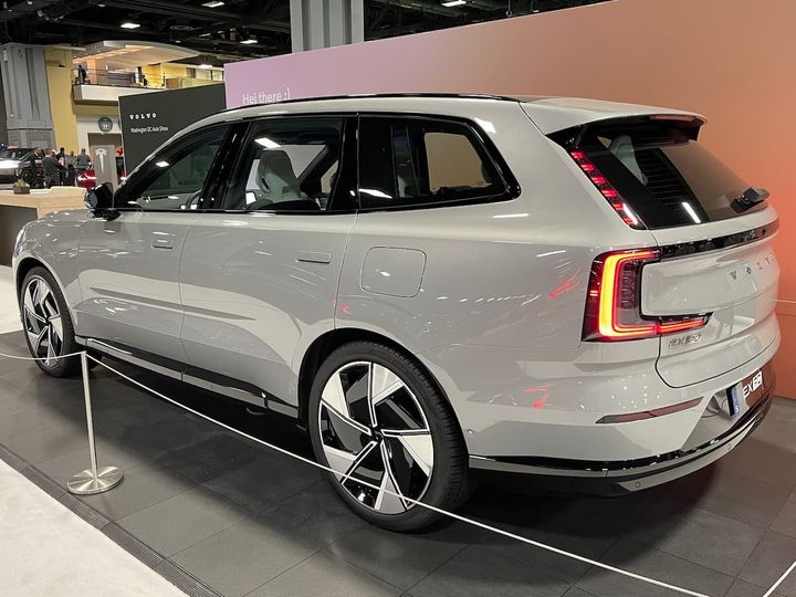 Volvo EX90 Electric SUV Explained: Explore Performance, Interior & Connected Technology