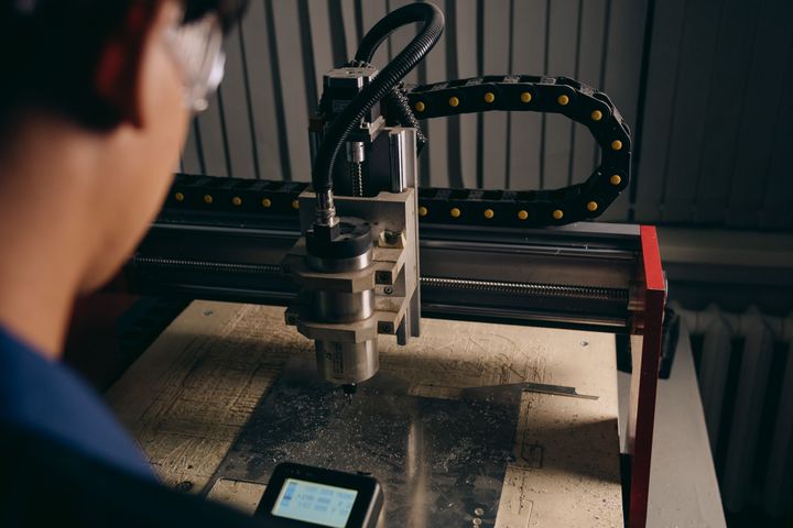 Modern CNC Machines: AI Integration, Automation Features, and Smart Factory Insights