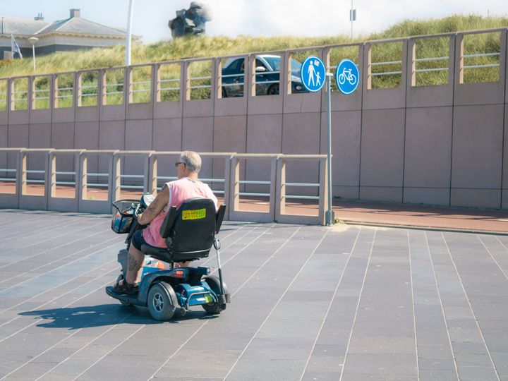 Electric Wheelchair Guide: Features, Battery Technology, and Accessibility Insights